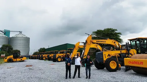 Fornecimento de equipamentos para obras públicas para projeto de infraestrutura governamental na África