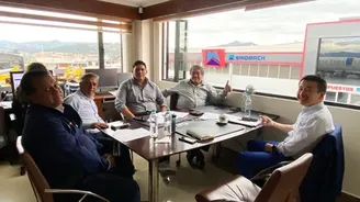 Serviços de reparo no local no exterior