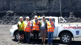 Serviços de reparo no local no exterior