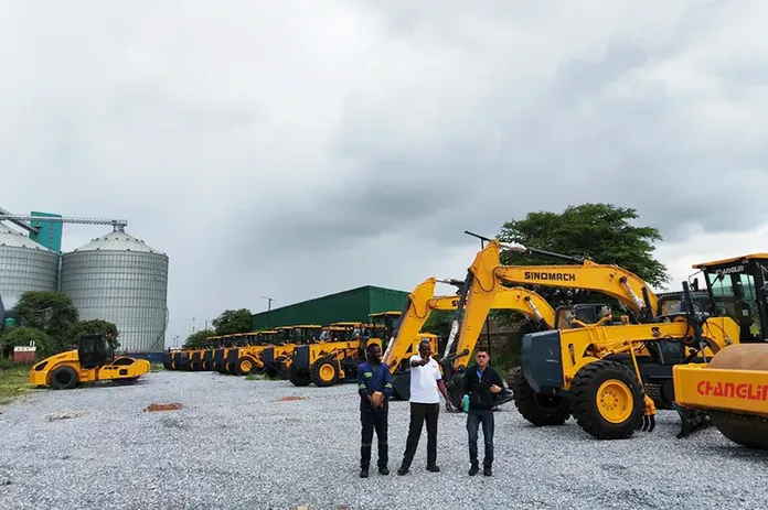 Fornecimento de equipamentos para obras públicas para projeto de infraestrutura governamental na África