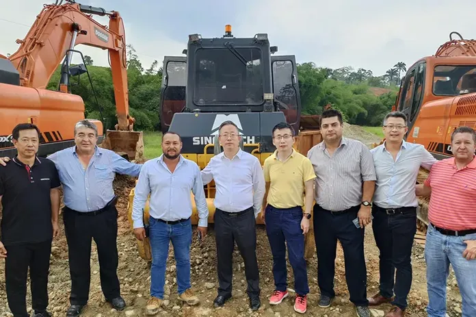 Entrega de equipamentos de mineração para operações regionais na América do Sul