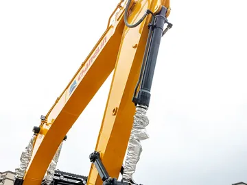 Escavadeira de esteiras ZG220