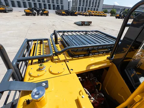 Escavadeira com garra florestal ZG135CF